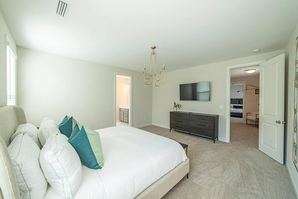 New! Lux. 4Br Home W/ Grill, Office & Huge Yard 夏洛特 外观 照片
