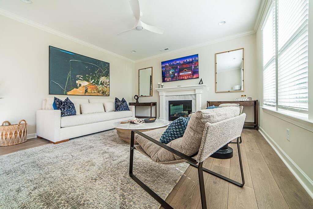 New! Lux. 4Br Home W/ Grill, Office & Huge Yard 夏洛特 外观 照片