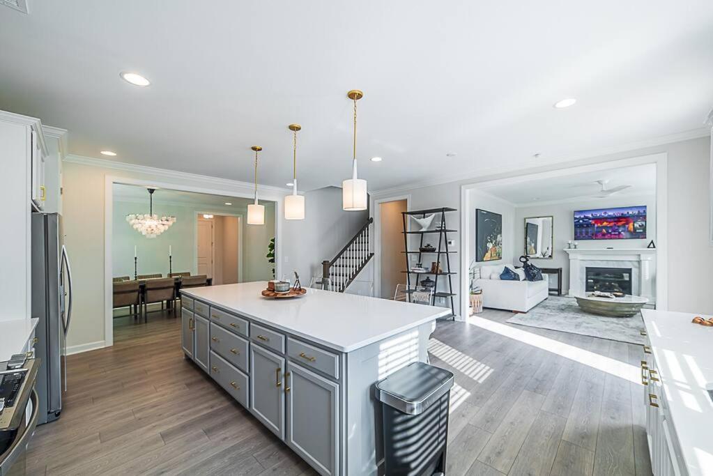 New! Lux. 4Br Home W/ Grill, Office & Huge Yard 夏洛特 外观 照片