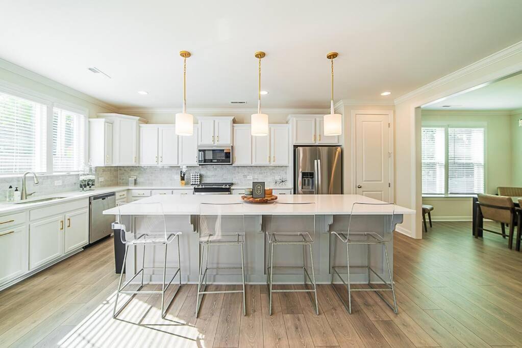 New! Lux. 4Br Home W/ Grill, Office & Huge Yard 夏洛特 外观 照片